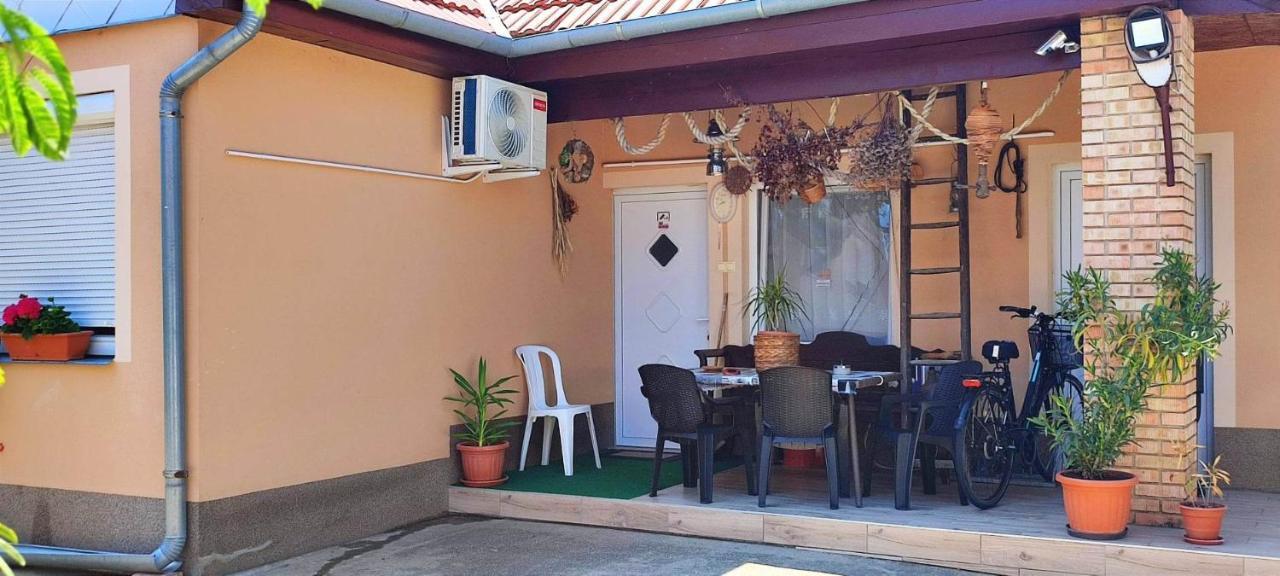 Bundik Vendégház Berettyóújfalu Esterno foto