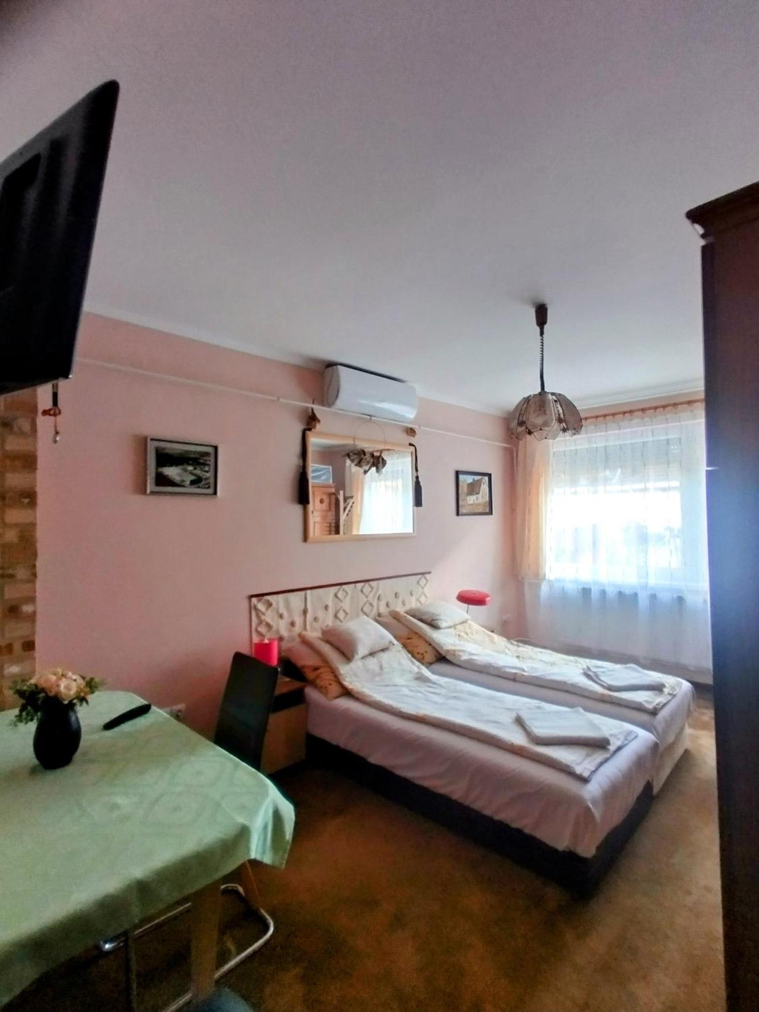 Bundik Vendégház Berettyóújfalu Esterno foto